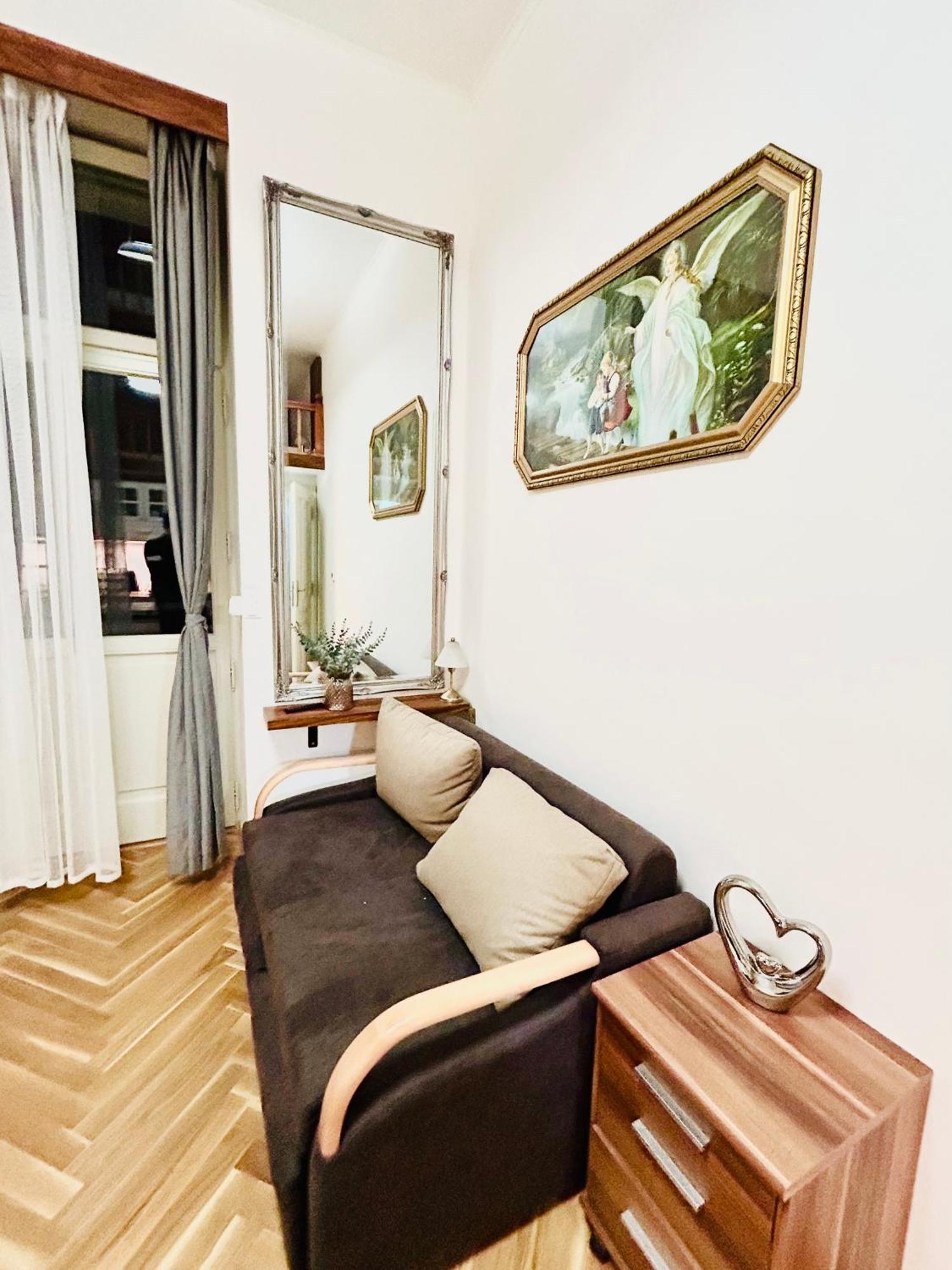 Cozy Design Homestay With Terrace Prague Exterior photo
